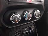 Jeep Renegade (2015) 1.6 E-torQ, ČR,1.maj - náhled 13