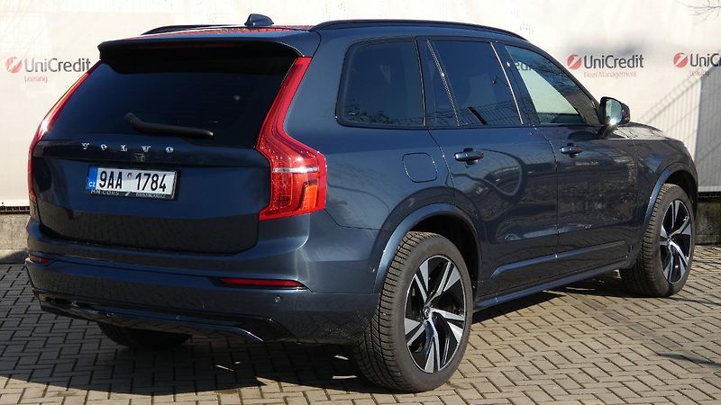 Volvo XC90 B5 AWD R-Design - fotka 3 z 25