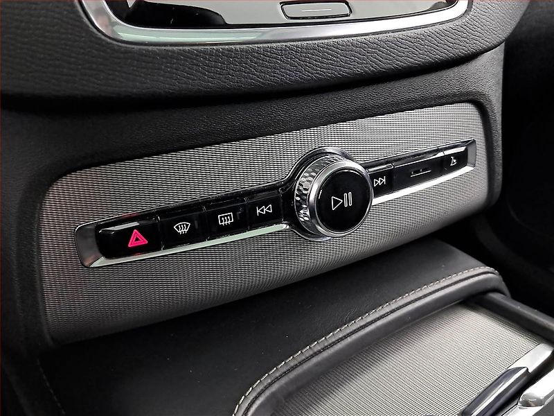 Volvo XC90 (2015) D5 AWD - fotka 20 z 29