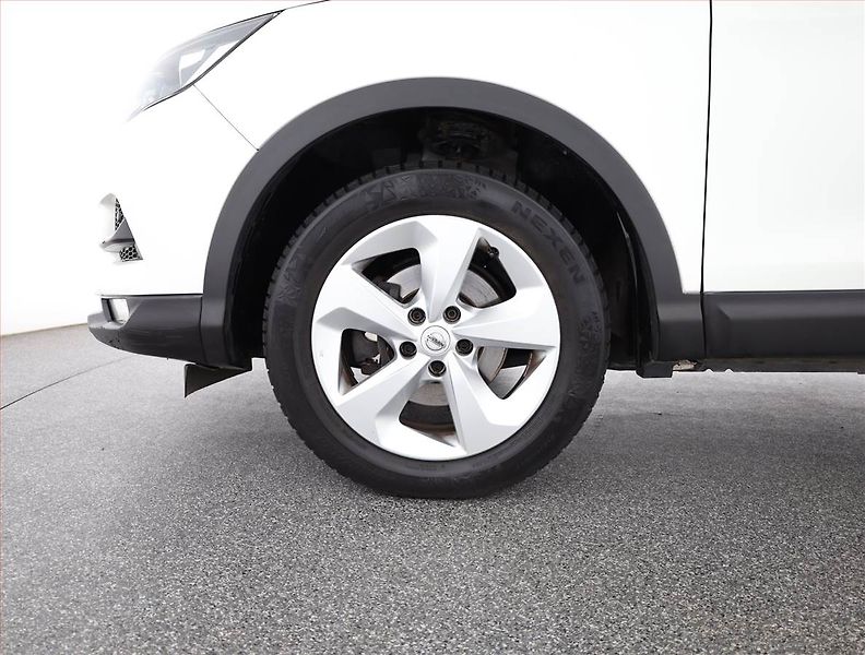 Nissan Qashqai (2019) 1.3 DIG-T, ČR,1.maj - fotka 16 z 16