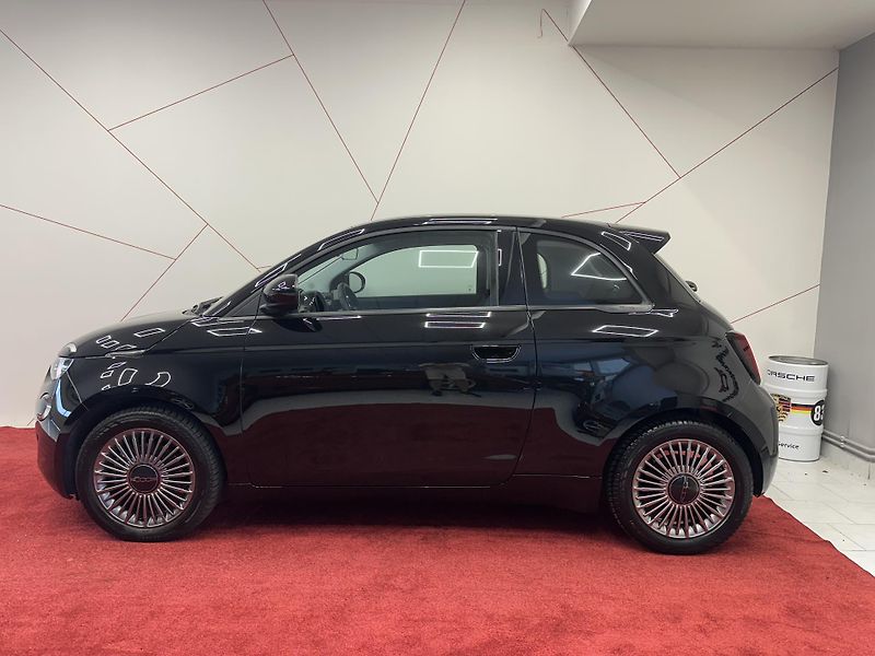 Fiat 500e (2023) 500E 3+1*42kwh*KAMERA*DPH - fotka 2 z 18
