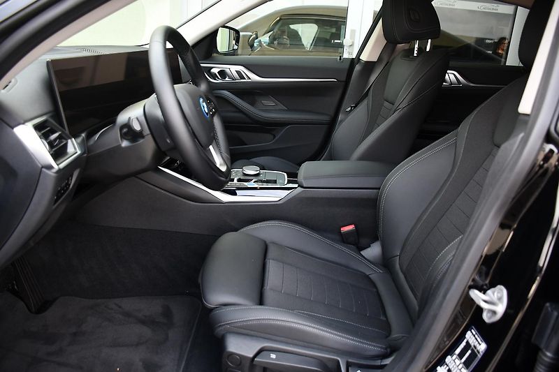 BMW i4 eDrive35 3L-ZÁRUKA  9tis.KM 1M - fotka 13 z 42