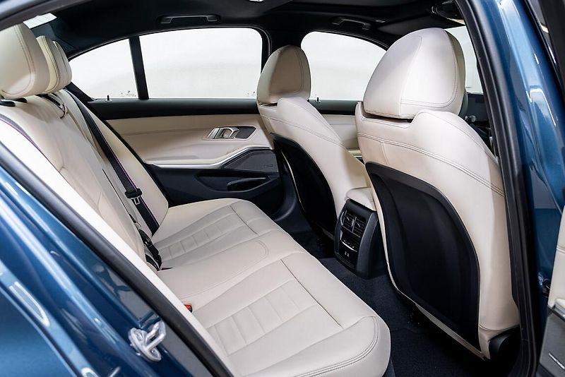 BMW Řada 3 řady 3 | 320d xDrive - fotka 11 z 13