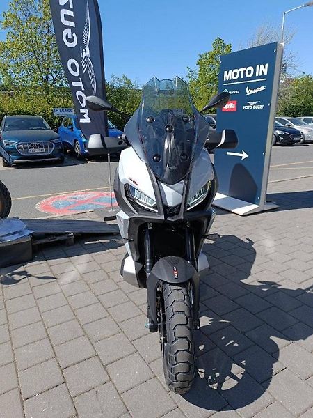 Aprilia (2026) SR GT 400 Dusty Grey - fotka 2 z 18
