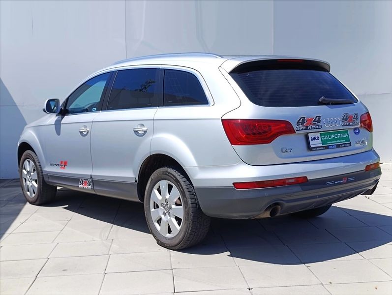 Audi Q7 3,0 TDi Quattro Autom.7Míst ČR - fotka 11 z 40