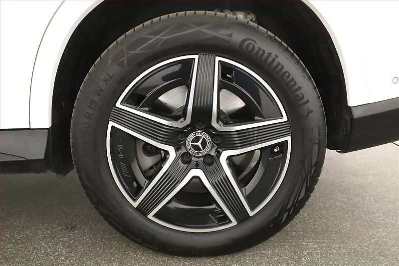 Mercedes-Benz GLC (2026) 300 e 4MATIC, AMG LINE - fotka 12 z 31