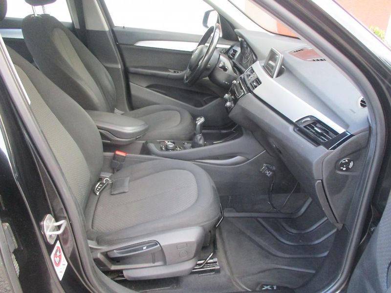 BMW X1 xDrive 18d nová TK - fotka 15 z 37
