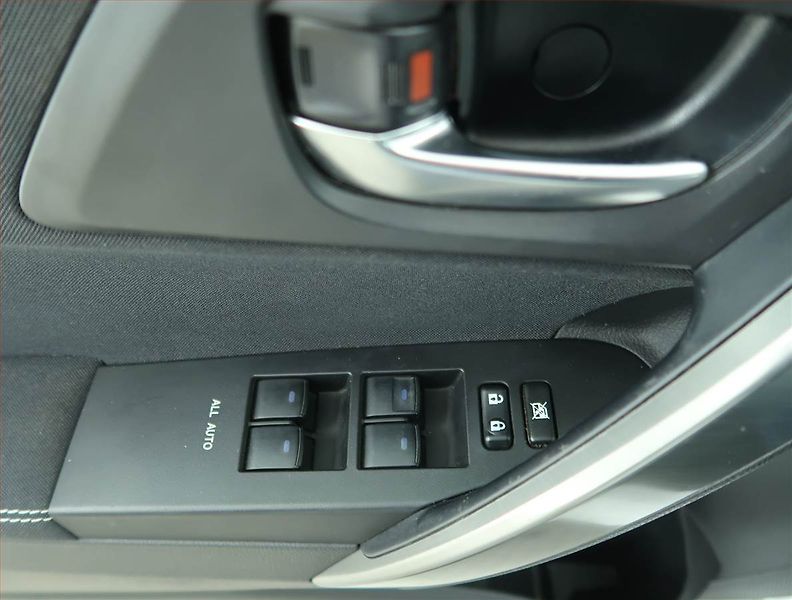 Toyota Auris (2013) 1.6 Valvematic, ČR,1.maj - fotka 15 z 15