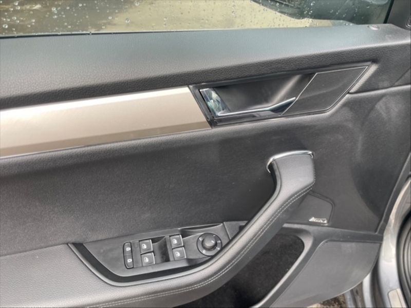 Škoda Superb 2,0 TDI 147 L&K Combi DSG - fotka 11 z 11