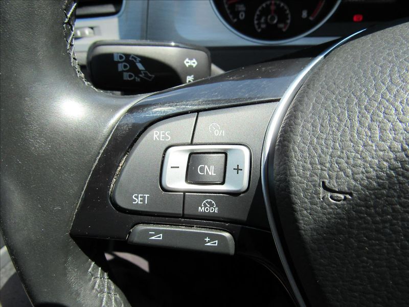 Volkswagen Golf 1,4 TSi 90kW Comfortline - fotka 19 z 34