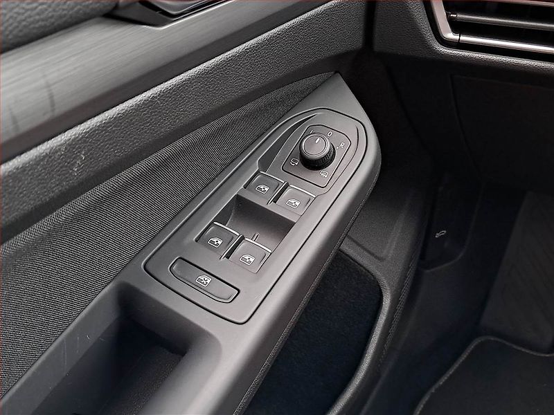 Volkswagen Golf (2021) Style 1.5 eTSI - fotka 17 z 20
