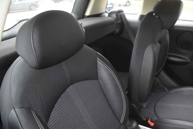 Toto Mini Countryman lze jako ojetinu pořídit kolem 300 000 Kč