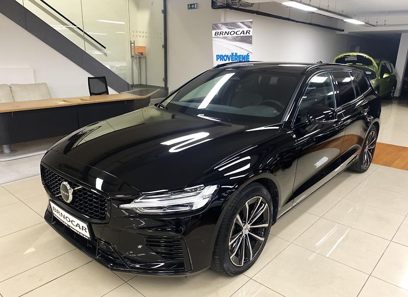 Volvo V60 RECHARGE T6, AWD PLUS DARK ČR - fotka 3 z 42