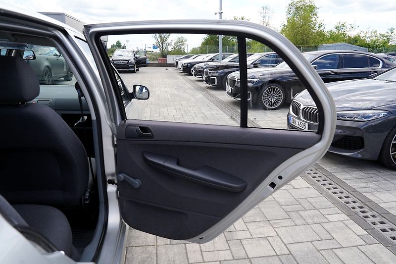 Škoda Fabia 1.0 MPI 50PS/ČR/136.000 km !!! - fotka 16 z 35