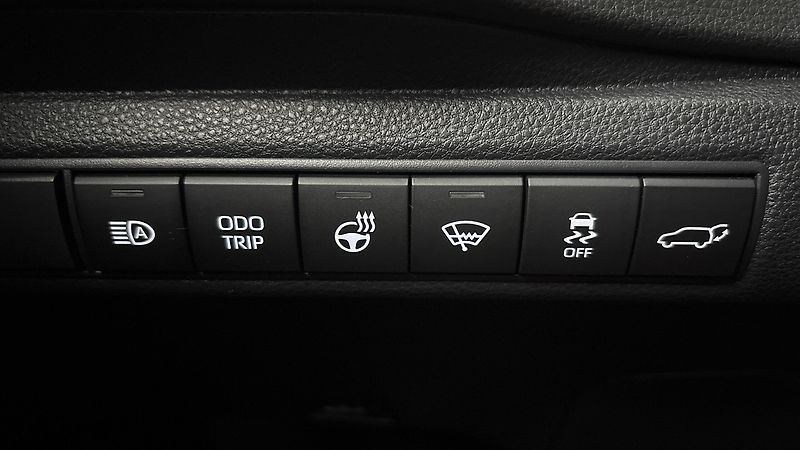 Toyota Corolla 2.0 Hybrid AUT Executive Touri - fotka 25 z 29