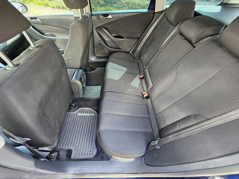 Volkswagen Passat Variant (2009) 2.0TDI COMMON RAIL  - fotka 13 z 17