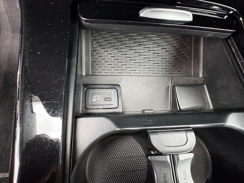 Mercedes-Benz Třídy A 1,3 250e Full Led,Navi,Výhřev - fotka 28 z 43