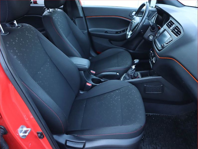 Hyundai i20 (2019) 1.2, Serv.kniha, Tempomat - fotka 9 z 19