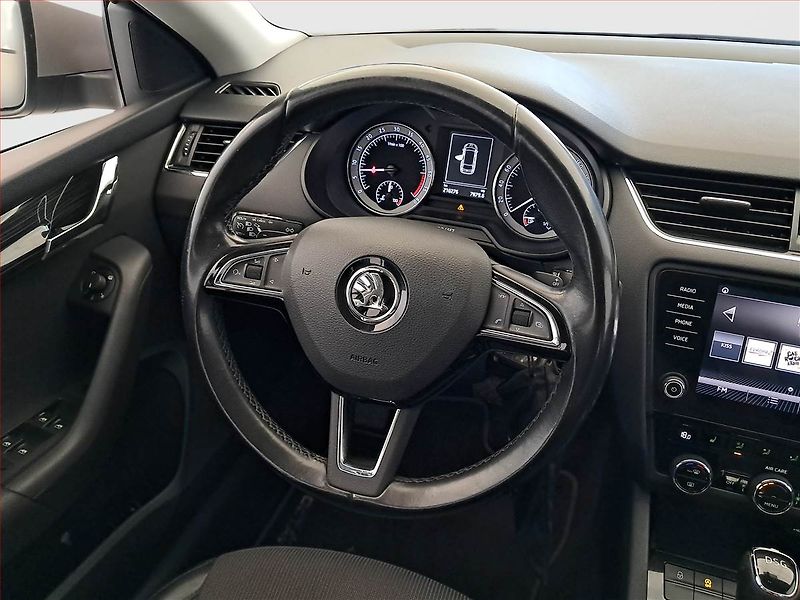 Škoda Octavia (2017) 1.6 TDI, Automat, Navi - fotka 15 z 18
