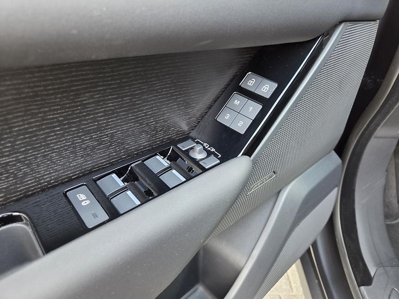 Land Rover Range Rover Velar (2026) P400e Dynamic SE PANO R21 TOP - fotka 14 z 61