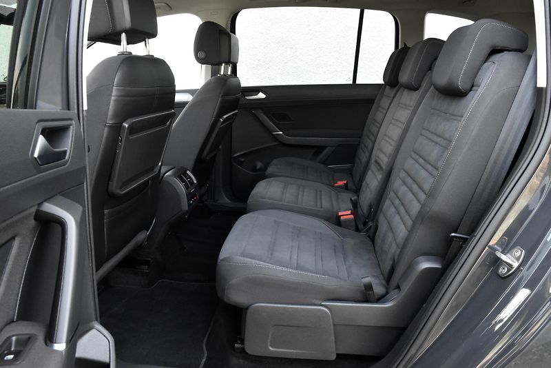 Volkswagen Touran 2.0 TDi COMFORTLINE,NAVI,MASÁŽ - fotka 31 z 51