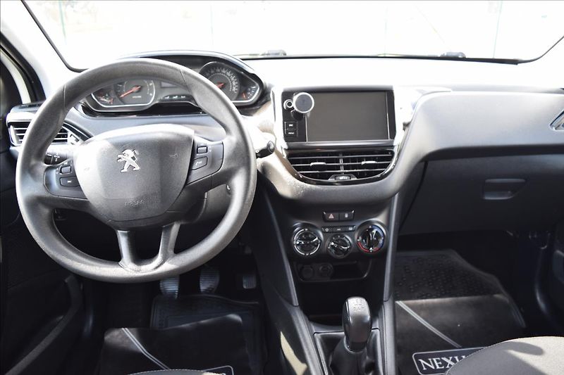 Peugeot 208 1,4 HDi 50KW NÍZKÉ KM KLIMA - fotka 30 z 50