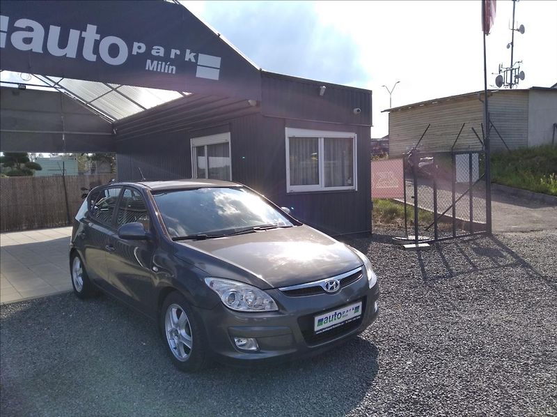 Hyundai i30 1,6 CRDi VGT 66kW Comfort - fotka 1 z 14