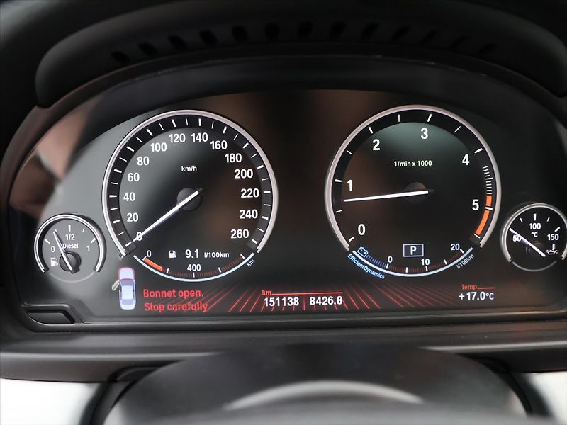 BMW Řada 5 3,0 530d 190KW xDrive CZ - fotka 16 z 31