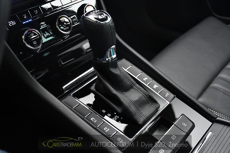 Škoda Superb 2,0TSi 206KW L&K K360 WEBASTO - fotka 34 z 61