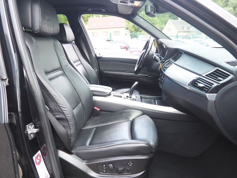BMW X5 (2011) 3.0d 180 kW, xDrive - fotka 18 z 39