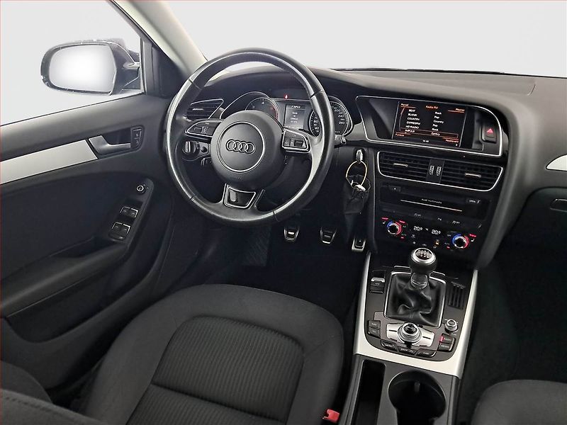 Audi A4 (2016) S-Line 2.0 TDI, Serv.kniha - fotka 7 z 19