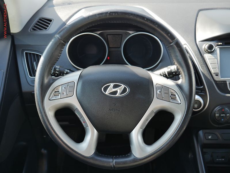 Hyundai ix35 (2013) 1.7CRDi, ČR, Trikolor, autoAC - fotka 11 z 23