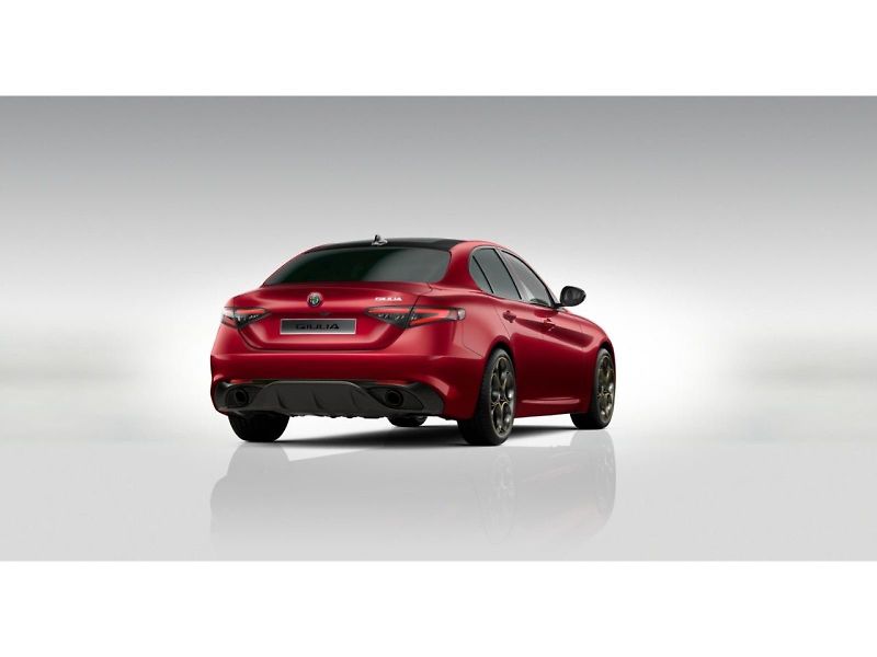 Alfa Romeo Giulia (2026) 2.0T 280k AT8 ZF Q4 4x4 Intens - fotka 4 z 6