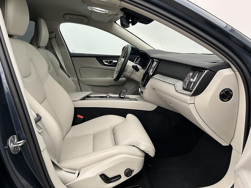 Volvo V60 2.0 B5 4x4 CC PLUS - fotka 17 z 31