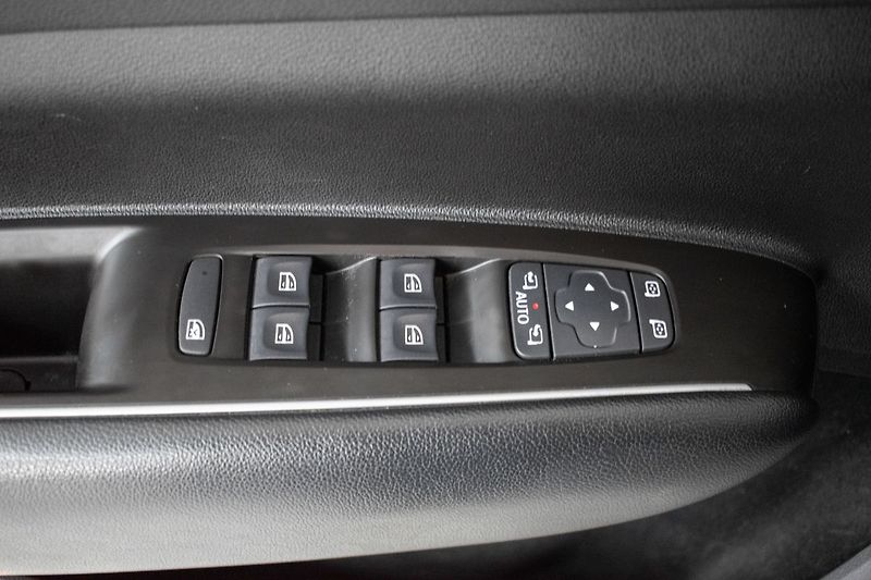 Renault Koleos 2.0 DCi 135kW AUTOMAT*KAMERA* - fotka 15 z 35