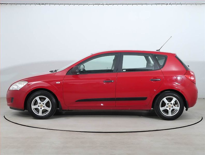 Kia Ceed (2009) 1.4 CVVT, po STK, jezdí dobře - fotka 3 z 16