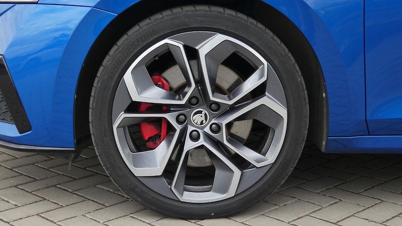 Škoda Octavia Combi 2.0 TSI RS 180kW - fotka 25 z 26