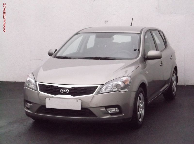 Kia Ceed (2012) 1.6CRDi, AC, STK8/28 - fotka 3 z 3