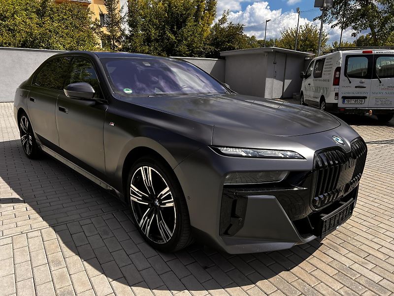BMW Řada 7 740 xD M Sport frozen Black  - fotka 2 z 18