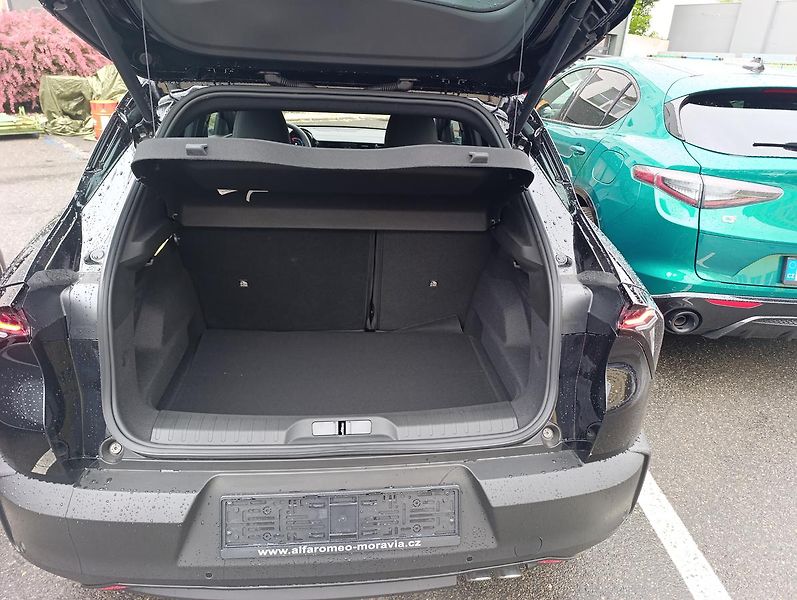 Alfa Romeo Junior (2026) Ibrida 1,2 145k eDCT6 - fotka 8 z 17