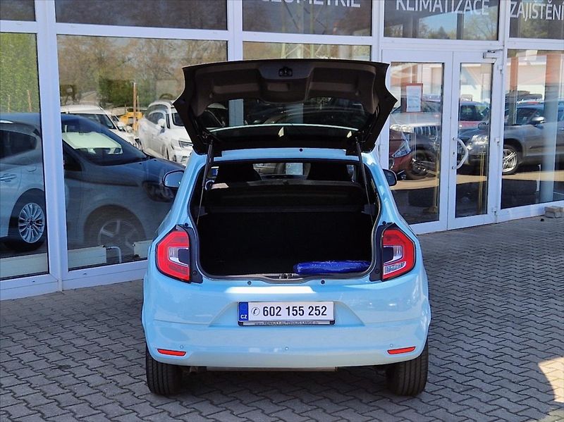 Hyundai i40 1,7 CRDi, Navi, Xenony, Tažné - fotka 9 z 26