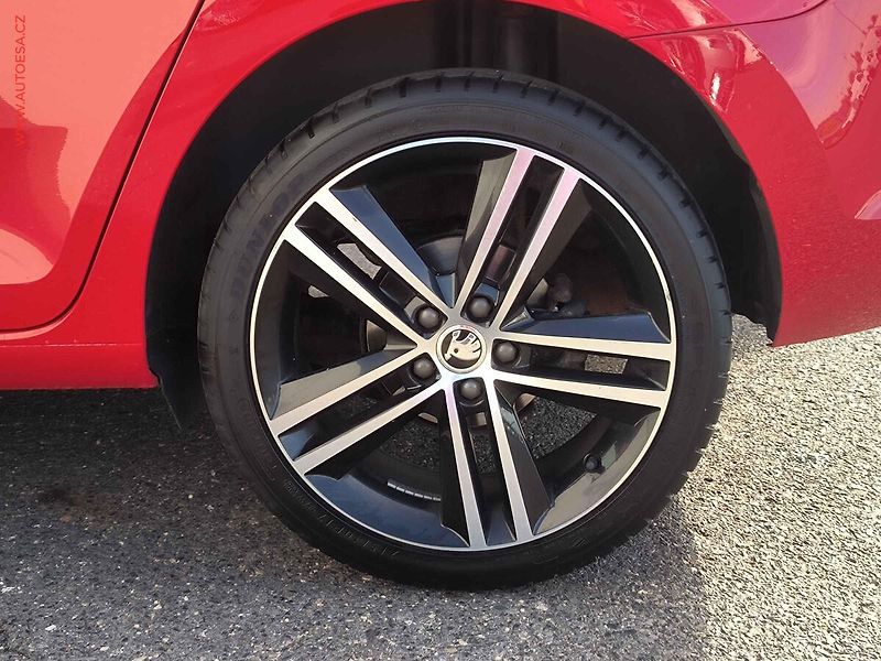 Škoda Rapid (2015) 1.2 TSi, Sport, xenon, panor - fotka 17 z 18