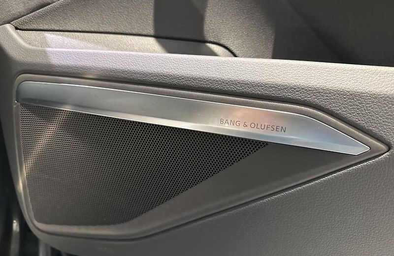 Audi Q8 e-tron 55 Q SoH 97% 360k Pano Vzduch - fotka 32 z 38