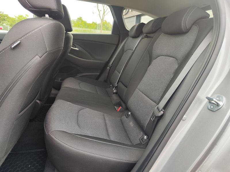 Hyundai i30 1.5 T-GDI/117kW Smart Navi - fotka 12 z 35