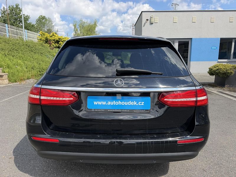 Mercedes-Benz Třídy E Kombi 220D 143kW 4MATIC  - fotka 7 z 21