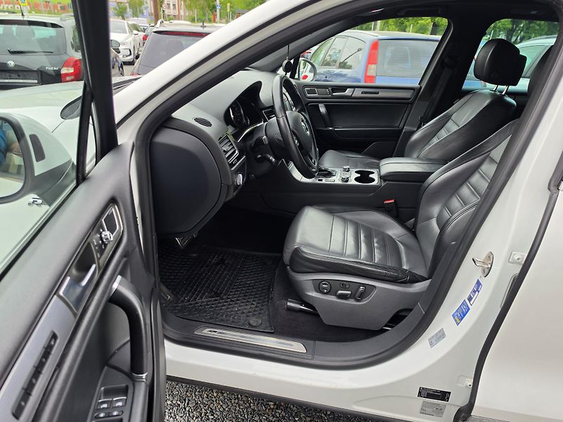 Volkswagen Touareg 3.0 TDI 4Motion R-Line Dyn Aud - fotka 22 z 23