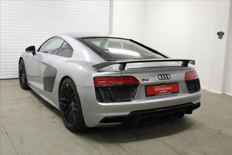 Audi R8 5,2 FSI V10 plus QUATTRO Ceram - fotka 6 z 41