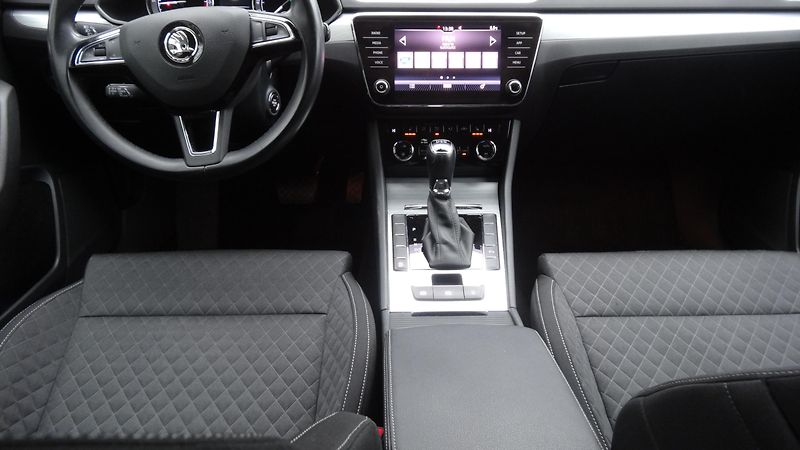 Škoda Superb 2.0TDi DSG Taž.zař. CEBIA  - fotka 4 z 32