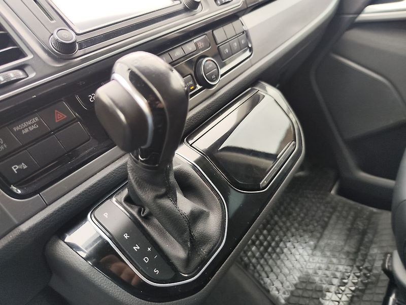 Volkswagen Multivan 2.0 TDi/110kW Highline DSG - fotka 26 z 33