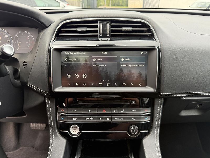 Jaguar F-Pace R-Sport 2.0D 177 kW - fotka 13 z 19